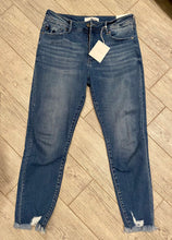 Load image into Gallery viewer, Kan Can Medium Wash Non-Distressed Skinny Jeans
