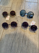 Load image into Gallery viewer, Round Sunglasses with Bling
